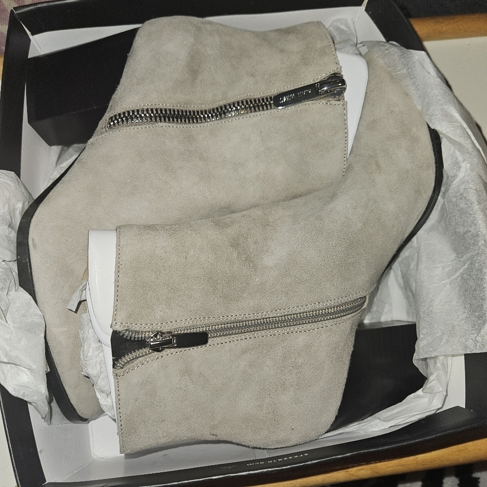 Nine West Niomi Stacked Heel Suede Leather Booties Size 8 Gray EUC - Picture 13 of 13